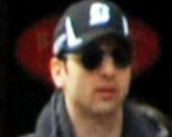 На Царнаеве может быть "пояс смертника", укрытие штурмуют гранатами - полиция США