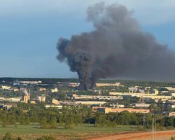 Пожежі на заводах і авіаколапс у Москві: що відомо про наслідки нальоту дронів на РФ (фото, відео)