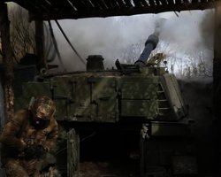 ЗС РФ кинули на штурм Часового Яру колону бронетехніки: чим закінчилася атака (відео)