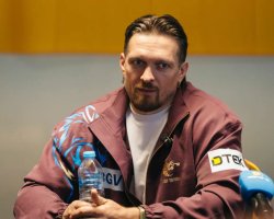 Олександр Усик зустрівся з ветеранами-енергетиками ДТЕК напередодні поєдинку в Каїрі