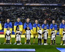 Штраф €15 тысяч: УЕФА наказала Украину за антироссийский баннер на матче