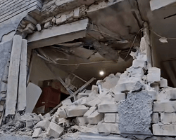 РФ обстріляла перинатальний центр в Херсоні: в момент удару лікарі приймали пологи (відео)