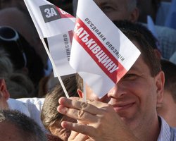 Объединенная оппозиция  обходит Партию регионов на 5%, - опрос