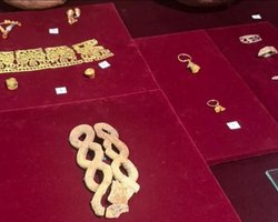 Скарби еліти саків: у Казахстані археологи розкопали золоті прикраси (фото)