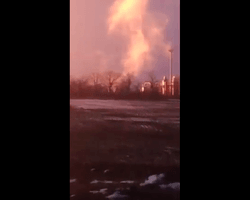 Под Светлодарском из-за обстрелов войск РФ загорелся газопровод, — Донецкая ОГА (видео)