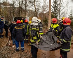 Чуда не произошло: в Тернополе мужчина потерял всю семью после удара ВС РФ (фото)