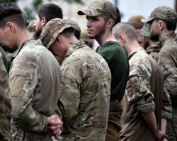 Украина вернула из плена 106 защитников Бахмута: в сети показали кадры освобождения (видео)