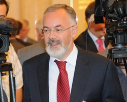 Табачник: Чиновник обязан свободно владеть русским языком