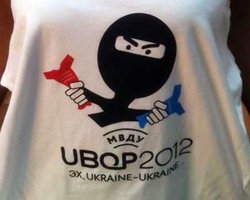 Платини подарили футболку Спасибо жителям Донбасса