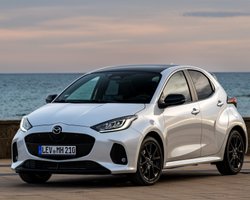 Знайомий незнайомець: Mazda показала недороге міське авто з витратою 3,7 л/100 км (фото)