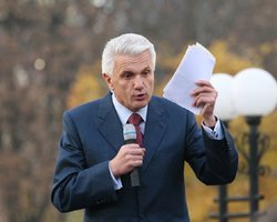 Литвин: Конституцию надо переписать к весне