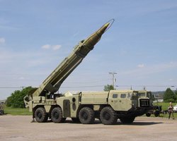 Войска Каддафи промахнулись, стреляя ракетой по городу