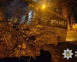 В Киеве пьяный полтавчанин угнал автобус и спровоцировал тройное ДТП
