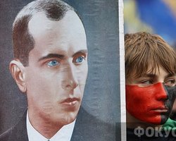 Бандера раскалывает Украину и настраивает против России, - The New York Times