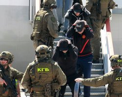 "Стыдно за эту пресс-конференцию". Грозев и Эллиот ответили на слова Зеленского о "вагнеровцах"