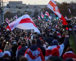 "Народный ультиматум". На улицы Минска вышли 100 тысяч человек, а силовики стреляли по протестующим