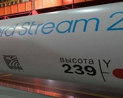 В РФ назвали сроки завершения строительства двух веток "Северного потока-2"