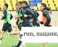 Бесєдін у нокдауні. Збірна України взяла участь у смішному челенджі з великими чорними кулями (відео)