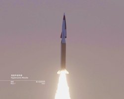 Коштує як "шахед", але летить 1300 км: Китай показав нову гіперзвукову ракету (відео)