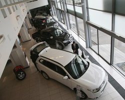  В Украине  значительно упали продажи новых авто, - СМИ