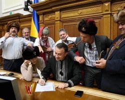 Депутаты с трибуны Рады зачитали письмо Путину: "Ты, черт московский!"