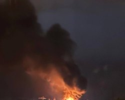 У Харкові пролунали вибухи і здійнялася пожежа: росіяни атакували місто авіабомбами