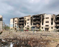 Окупанти закріплюються в Сєвєродонецьку, штурмують місто з трьох боків, — Гайдай