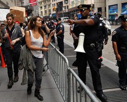 В Нью-Йорке протестующие отказываются покинуть свою "штаб-квартиру"