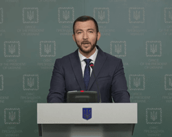 "Попытаюсь не повторять скандалов Мендель", - новый пресс-секретарь президента Никифоров