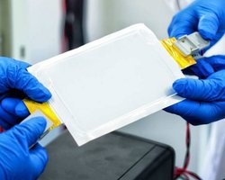 Новая литиевая батарея с рекордной плотностью энергии навсегда изменит электрокары