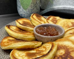 Пишні оладки на кефірі: простий рецепт на всі випадки життя