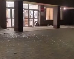 Россияне атаковали Одесский район: повреждены образовательное учреждение и многоэтажка, есть пострадавшие (фото, видео)