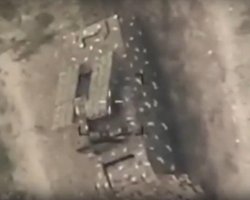 Азербайджанские дроны-камикадзе по ошибке атакуют картонные макеты ЗРК "Оса"