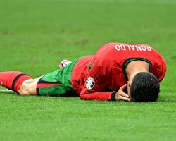 Слезы Роналду: Португалия обыграла Словению на Евро-2024. Франция вышла в 1/4 за счет автогола (видео)