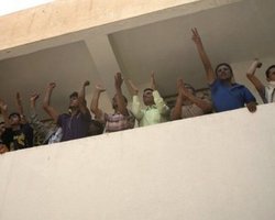 При разгоне демонстраций в Йемене погибли 32 человека