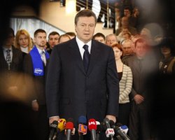 Янукович пообещал понравиться избирателям Тимошенко