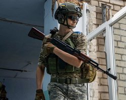 "Добивают на окраинах": украинские военные сообщили о бегстве ВС РФ из центра Изюма