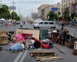 На Майдане устанавливают новую сцену