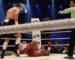 Солис объяснил, почему упал в бою против Кличко