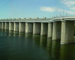 "Низка підготовчих вибухів": фізик спростував теорію про обстріли ЗСУ Каховської ГЕС