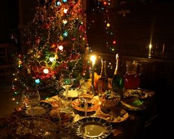 У Азарова заверили, что продукты перед Новым годом не подорожают