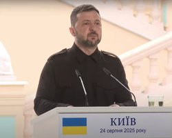 "Хорошие сюрпризы для русских", — Зеленский анонсировал "очень позитивные" новости с Донбасса