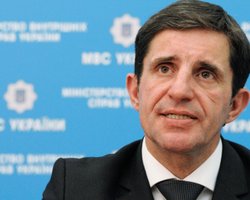 В МВД призывают кандидатов "не играть с огнем" и не привлекать на участки "титушек"