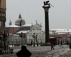 В Венеции впервые за 80 лет замерзли каналы