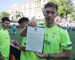 Известные спортсмены и футболисты подписали обращение с требованием освободить Сенцова