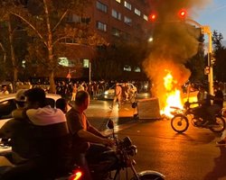 Протести в Ірані продовжуються: загинули вже понад 50 людей, 1200 заарештовано, — ЗМІ