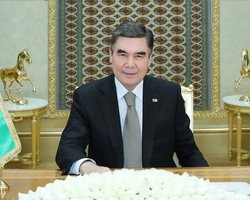 Президент Туркменистана поздравил Зеленского с победой на выборах