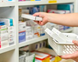 Кабмін дозволив продаж ліків на АЗС: які препарати тепер можна купити на заправках