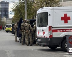 "Такой интеллигентный человек": соседка описала, каким был мужчина, открывший стрельбу в Киеве