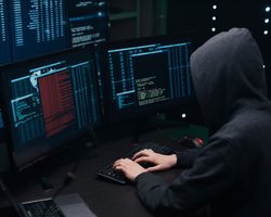 Могли завербовать: в Раде объяснили, как РФ осуществила кибератаку на госреестры (видео)